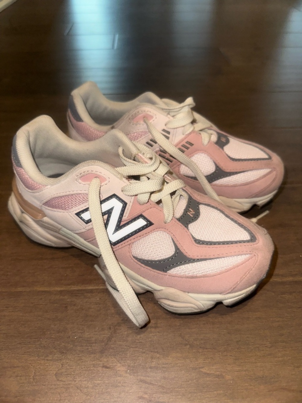 New Balance Girl’s 9060 (size 3)